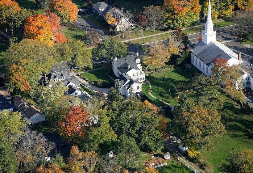 تختخواب و صبحانه The Connecticut River Valley Inn