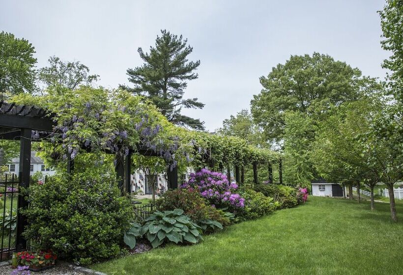 تختخواب و صبحانه The Connecticut River Valley Inn