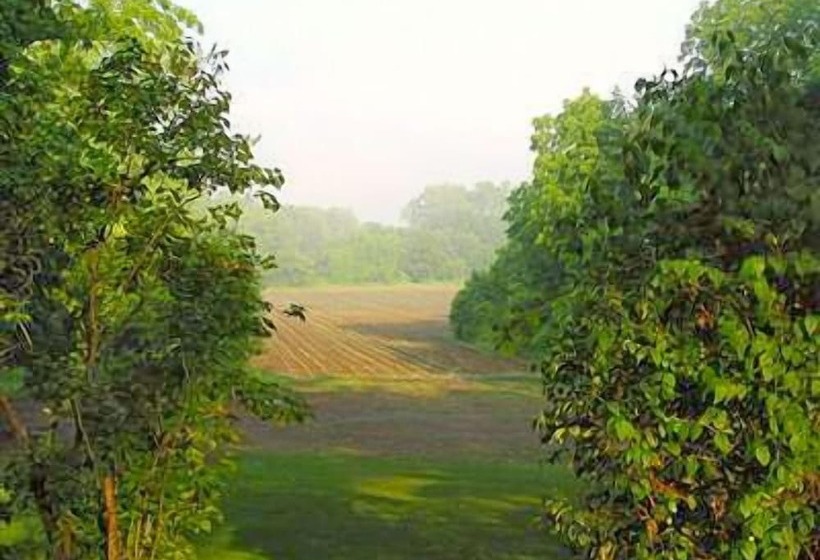 تختخواب و صبحانه The Connecticut River Valley Inn