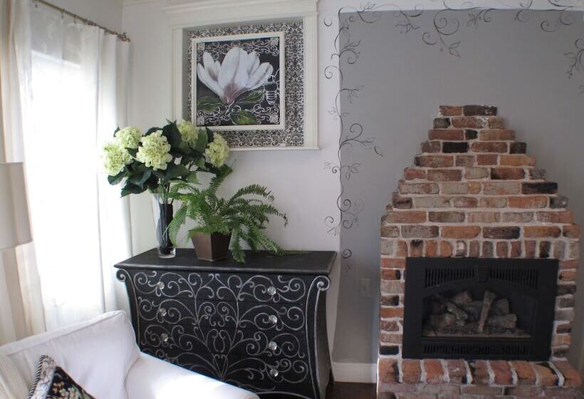 تختخواب و صبحانه The Connecticut River Valley Inn