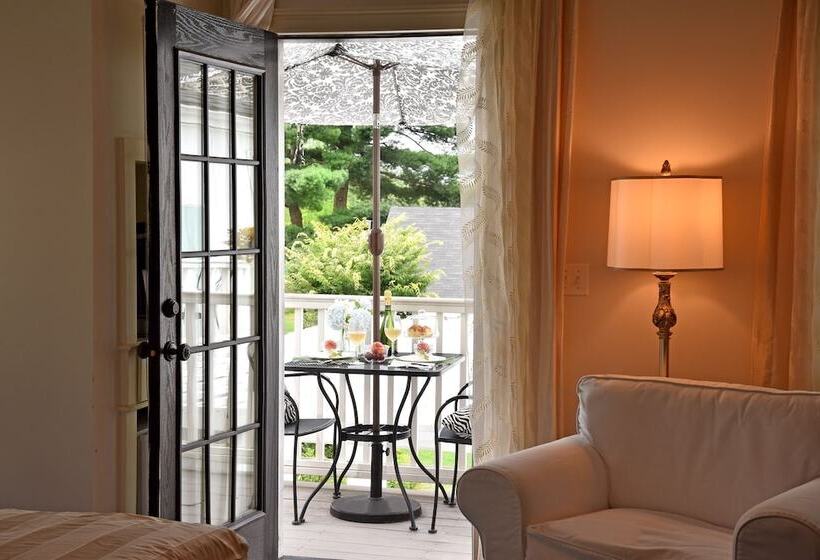 تختخواب و صبحانه The Connecticut River Valley Inn