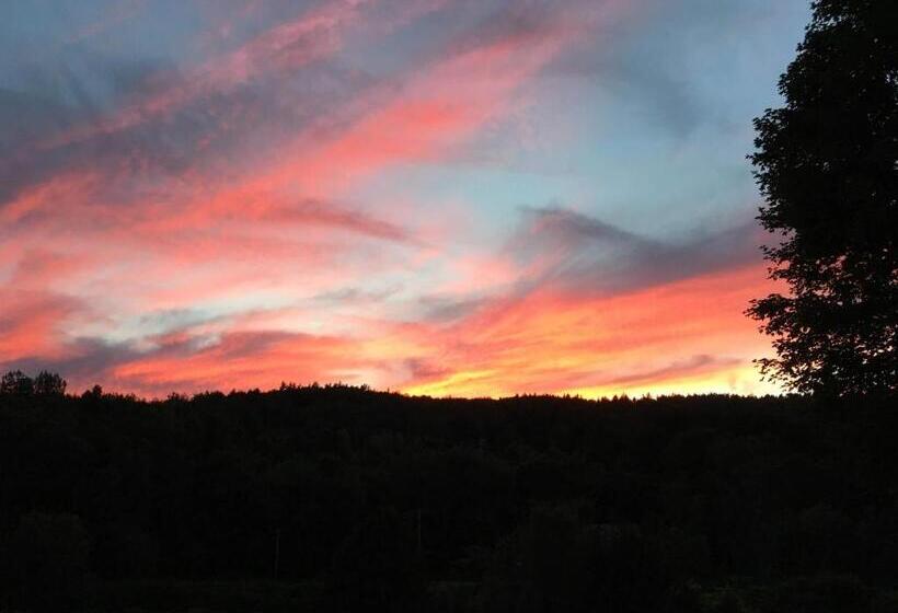 민박 The Little River Inn