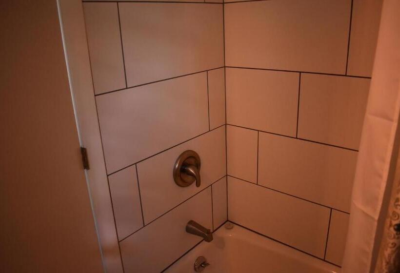 민박 The Little River Inn