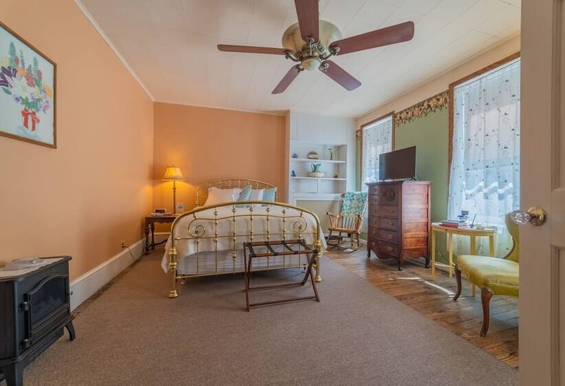 ベッドアンドブレックファースト The Maid S Quarters Bed Breakfast & Tearoom