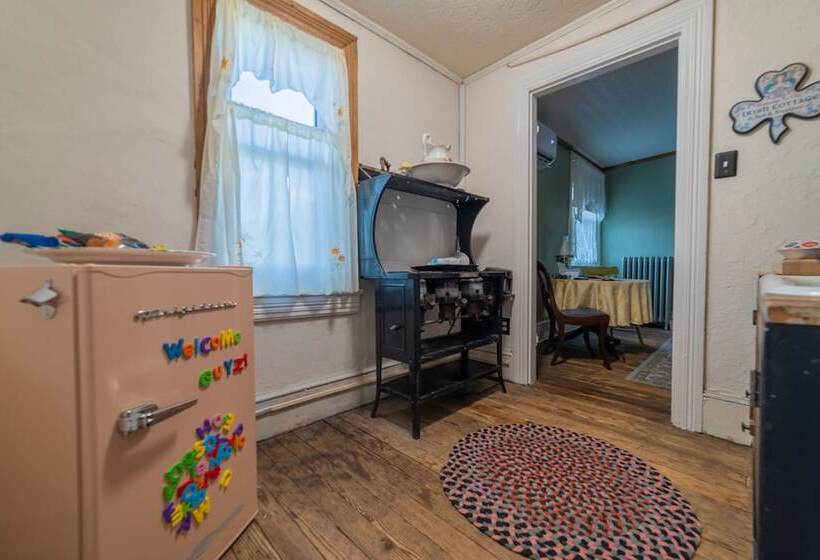 ベッドアンドブレックファースト The Maid S Quarters Bed Breakfast & Tearoom