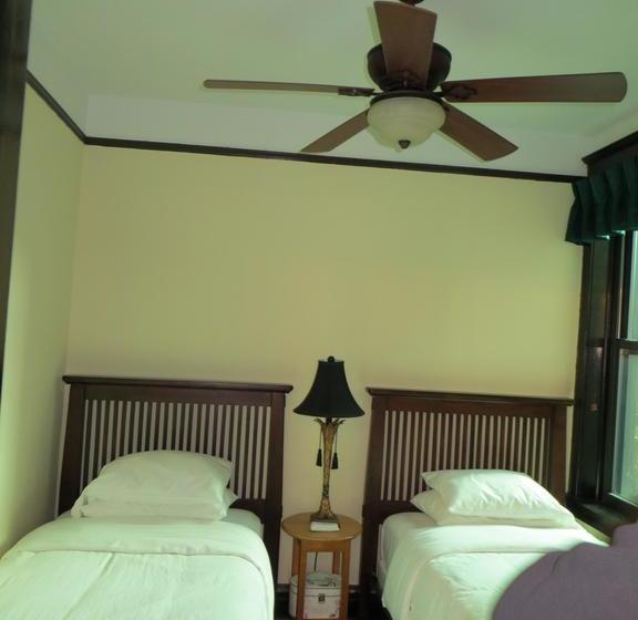 تختخواب و صبحانه The Polo Inn Bridgeport U.s.a