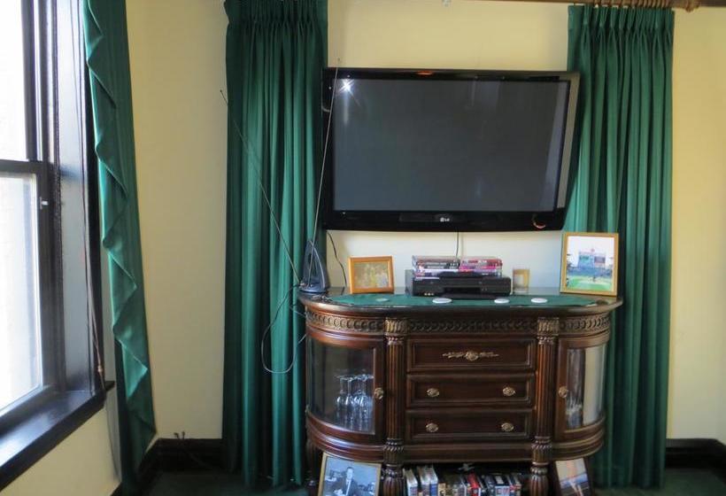 تختخواب و صبحانه The Polo Inn Bridgeport U.s.a