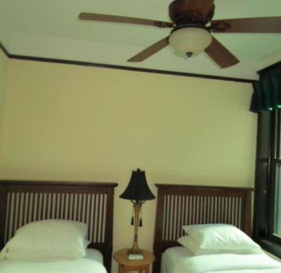 تختخواب و صبحانه The Polo Inn Bridgeport U.s.a