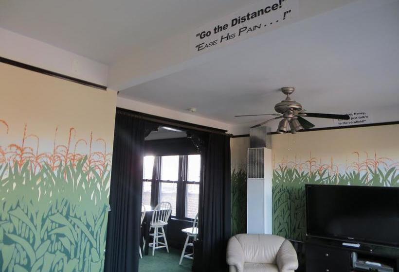 تختخواب و صبحانه The Polo Inn Bridgeport U.s.a