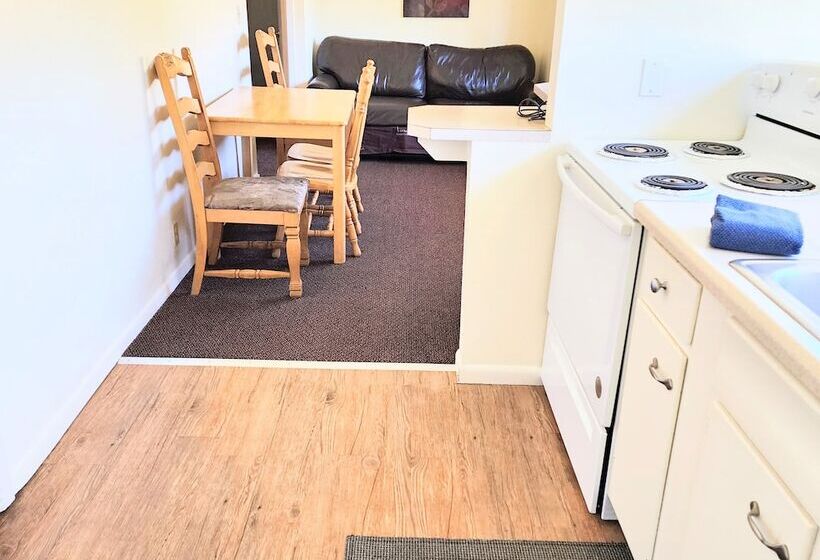 Canyon Motel Near Rocky Mountain National Park