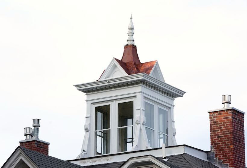 Center Harbor Sutton House B & B