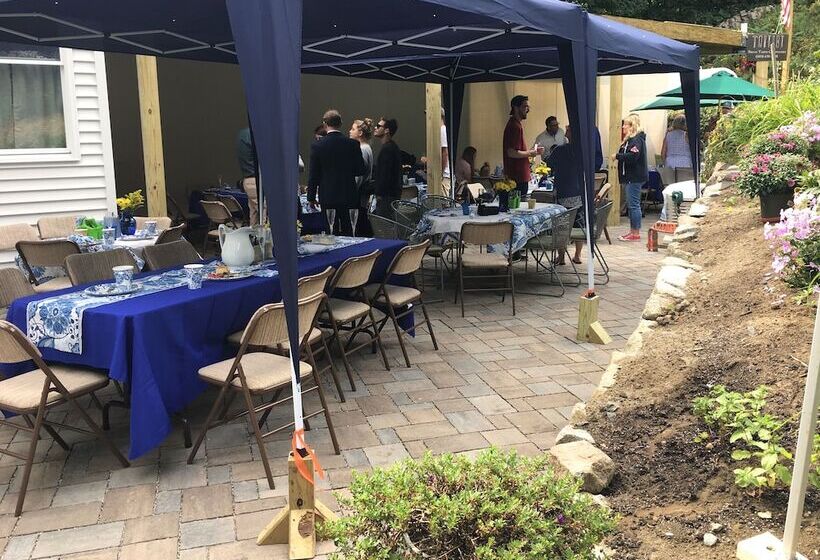 Center Harbor Sutton House B & B