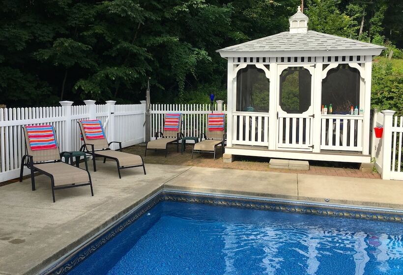 Center Harbor Sutton House B & B