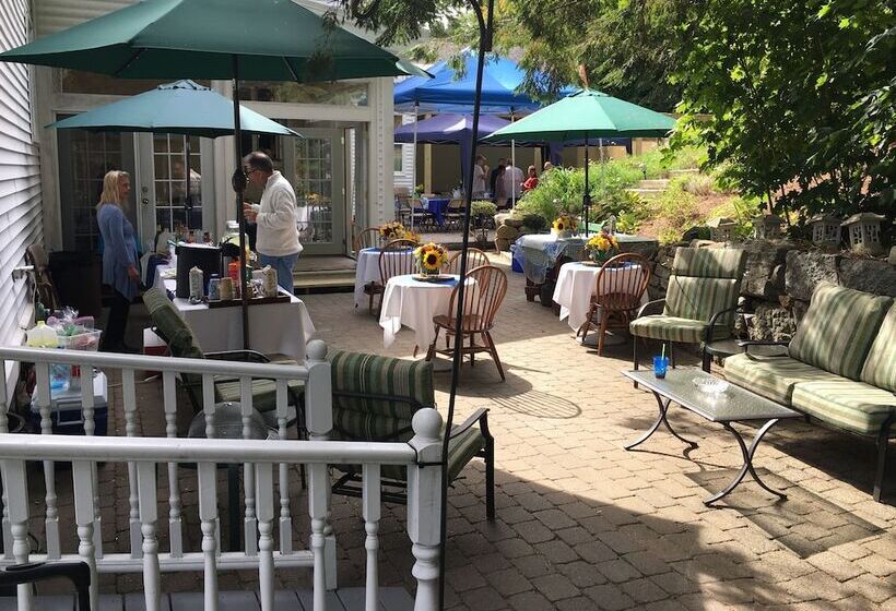 Center Harbor Sutton House B & B