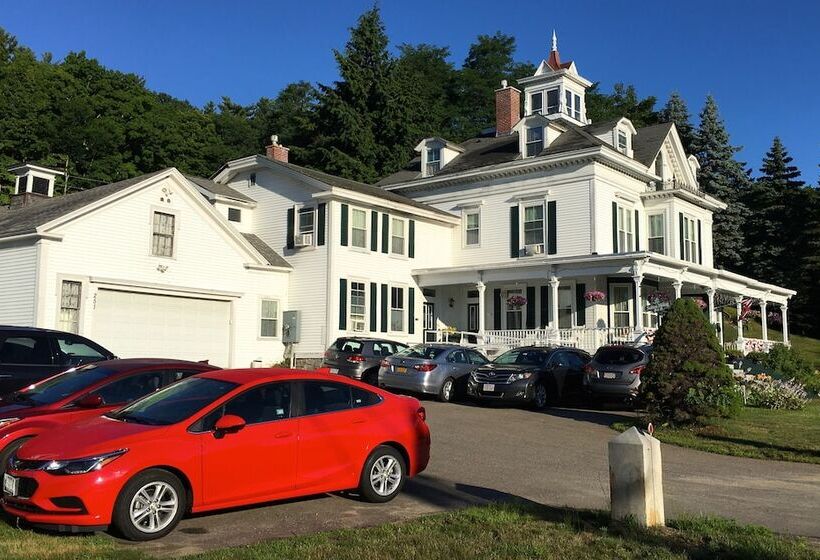 Center Harbor Sutton House B & B