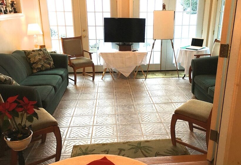 Center Harbor Sutton House B & B