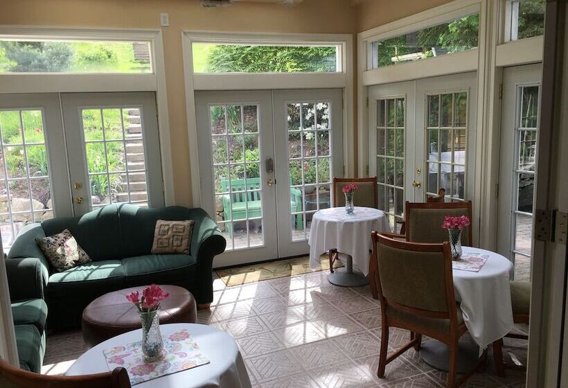 Center Harbor Sutton House B & B