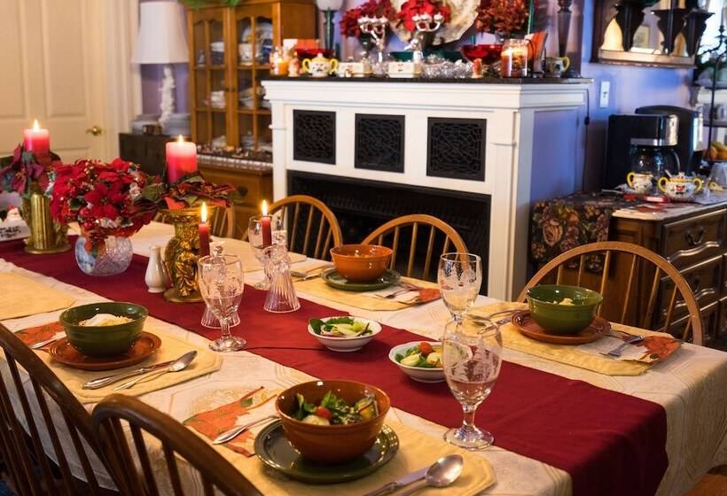 Center Harbor Sutton House B & B