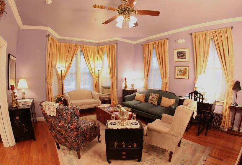 Center Harbor Sutton House B & B