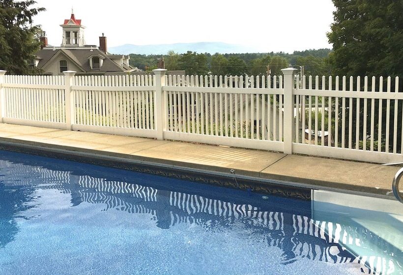 Center Harbor Sutton House B & B