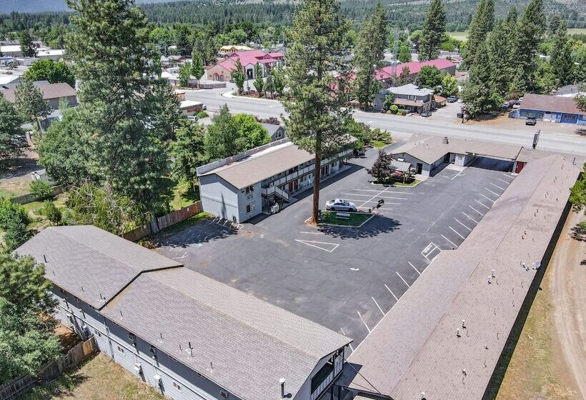 Charm Motel & Suites