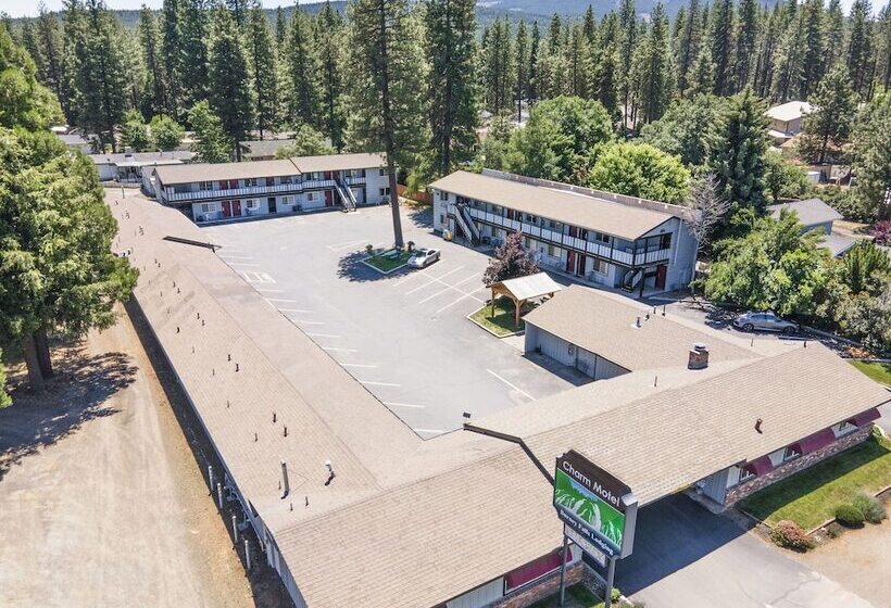 Charm Motel & Suites
