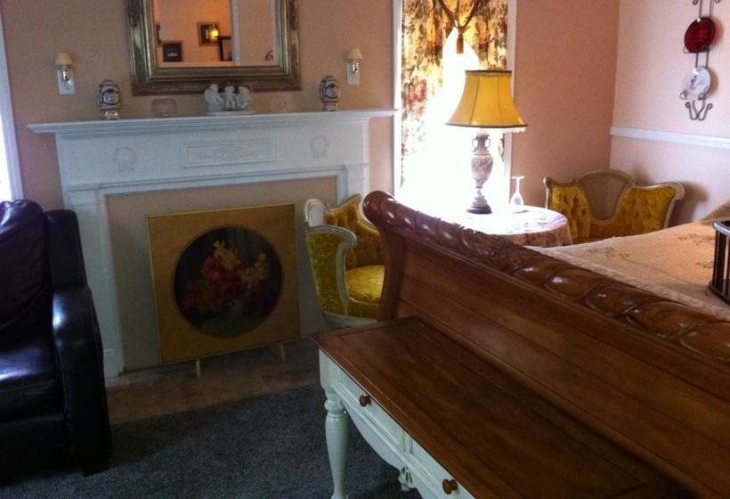 Emerald Necklace Inn Bed And Breakfast