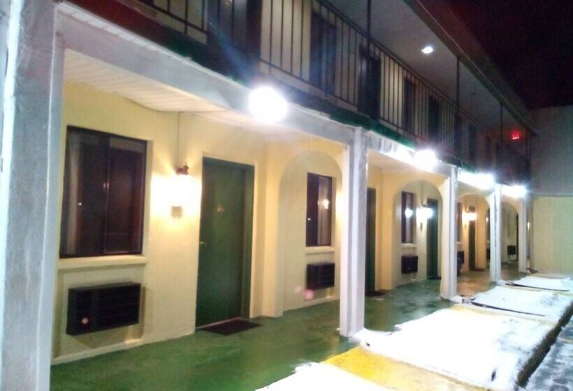 Granada Inn Motel   Kalkaska