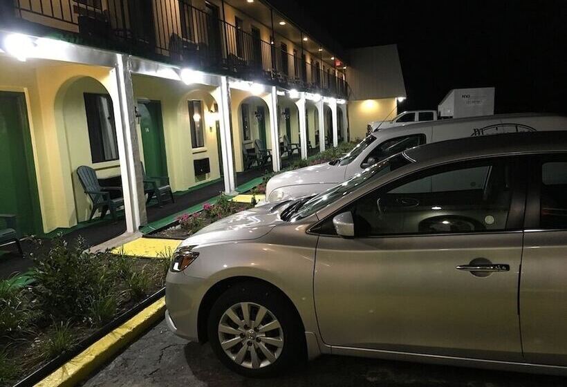 Granada Inn Motel   Kalkaska