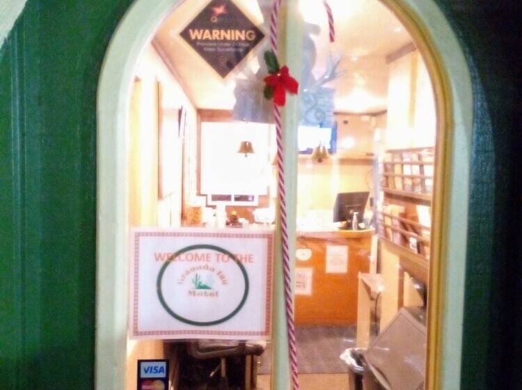 Granada Inn Motel   Kalkaska