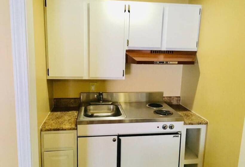 Granada Inn Motel   Kalkaska