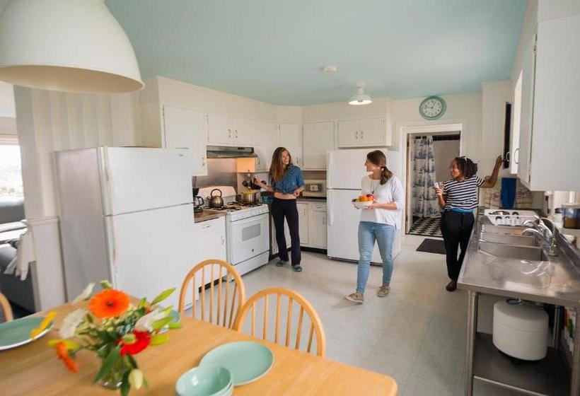 Hi Pigeon Point Lighthouse Hostel