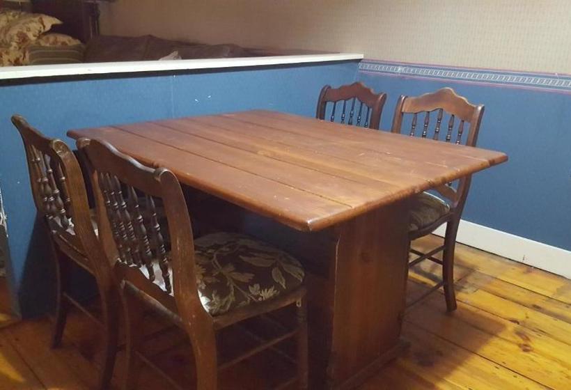 Holidae House Bed & Breakfast