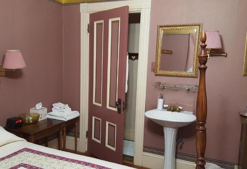 Holidae House Bed & Breakfast