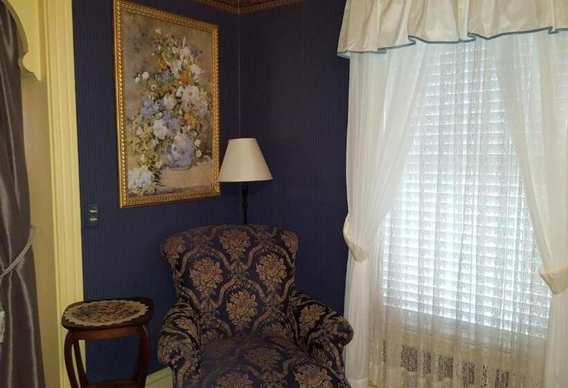 Holidae House Bed & Breakfast