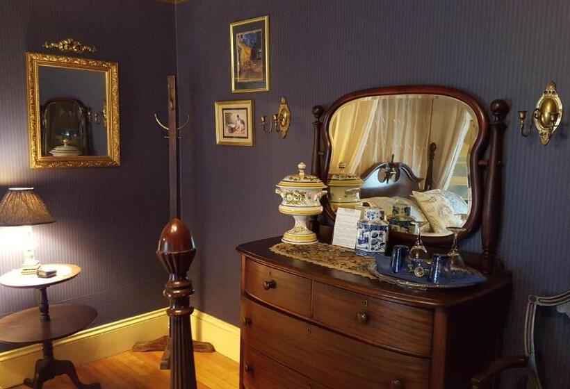 Holidae House Bed & Breakfast