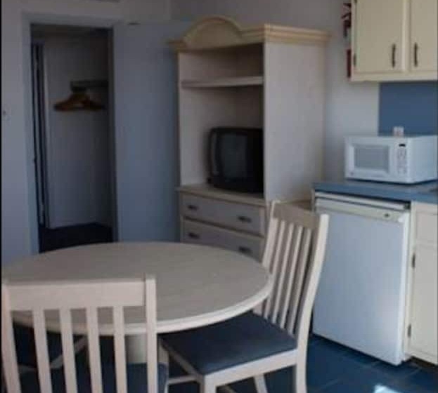 בית מלון כפרי Acropolis Oceanfront Resort