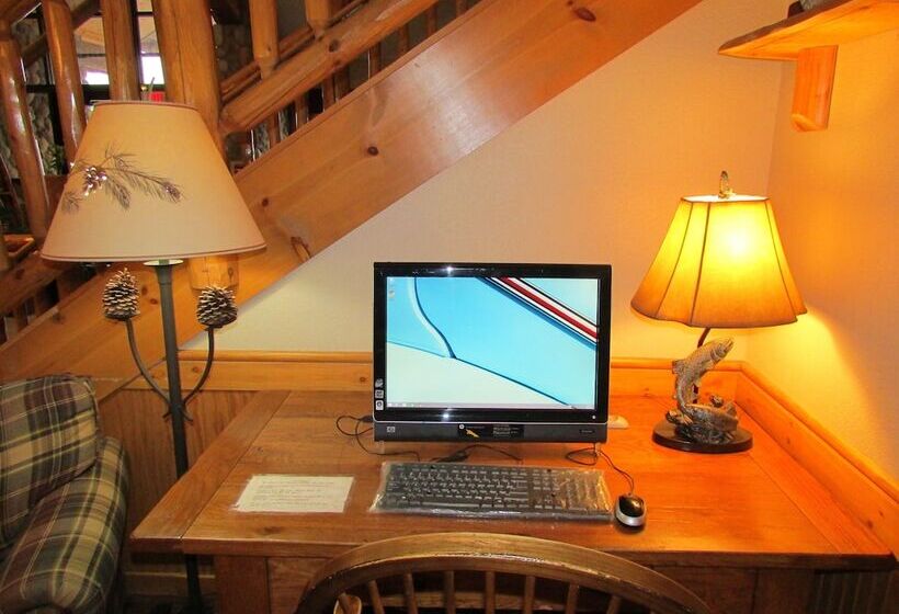 فندق Shell Lake Lodge, A Travelodge By Wyndham