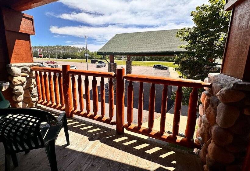 فندق Shell Lake Lodge, A Travelodge By Wyndham