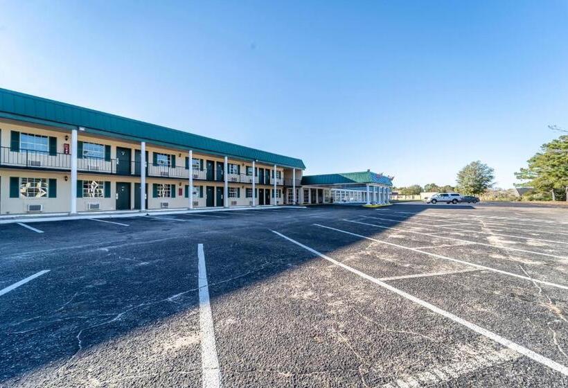 هتل Dothan National Golf Club And