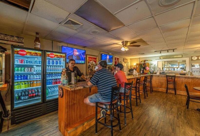 فندق Dothan National Golf Club And