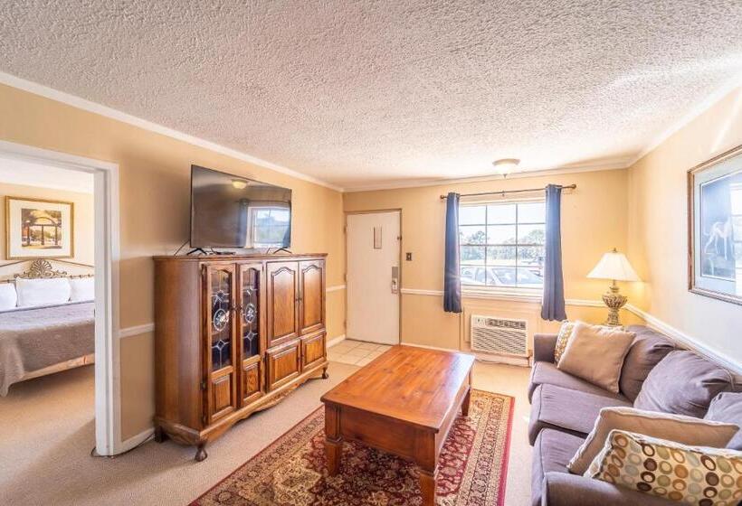 فندق Dothan National Golf Club And