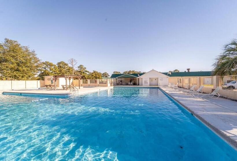 فندق Dothan National Golf Club And