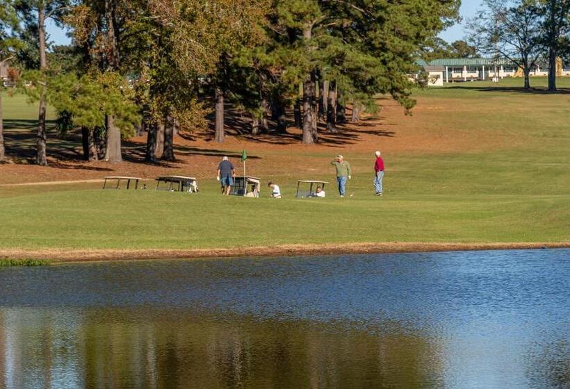 فندق Dothan National Golf Club And