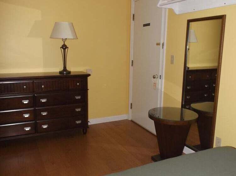 Отель Footbridge North