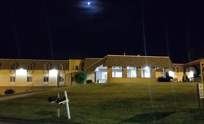 Отель Hometown Inn And Suites