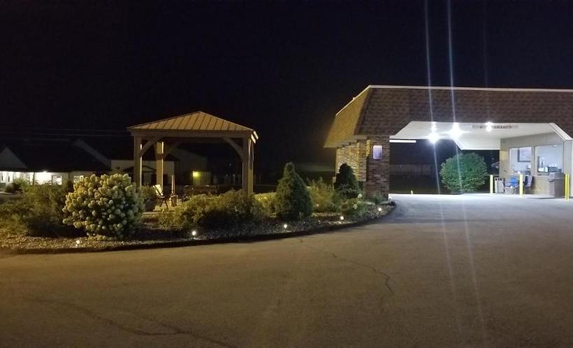 Отель Hometown Inn And Suites