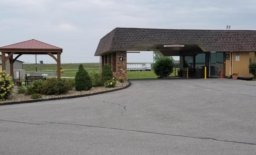 Отель Hometown Inn And Suites