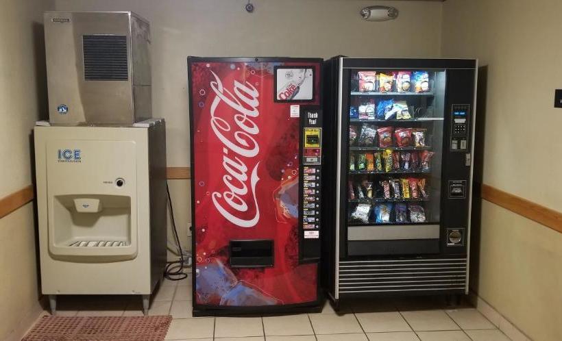 Отель Hometown Inn And Suites