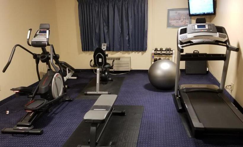 Отель Hometown Inn And Suites